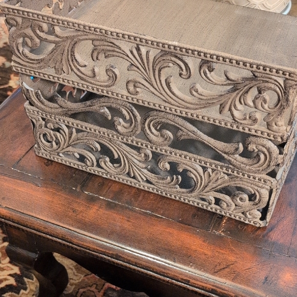 Elegant Brown Metal Wall Decor - Picture 5 of 6